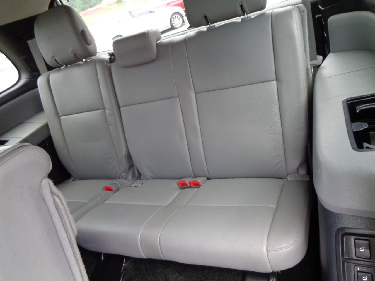 Toyota Sequoia SR5 4WD (Natl) 2017