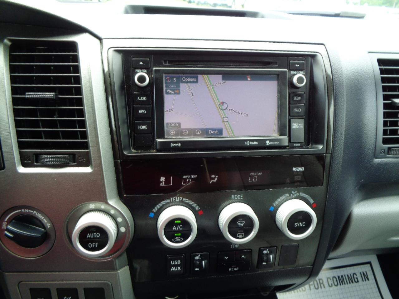 Toyota Sequoia SR5 4WD (Natl) 2017