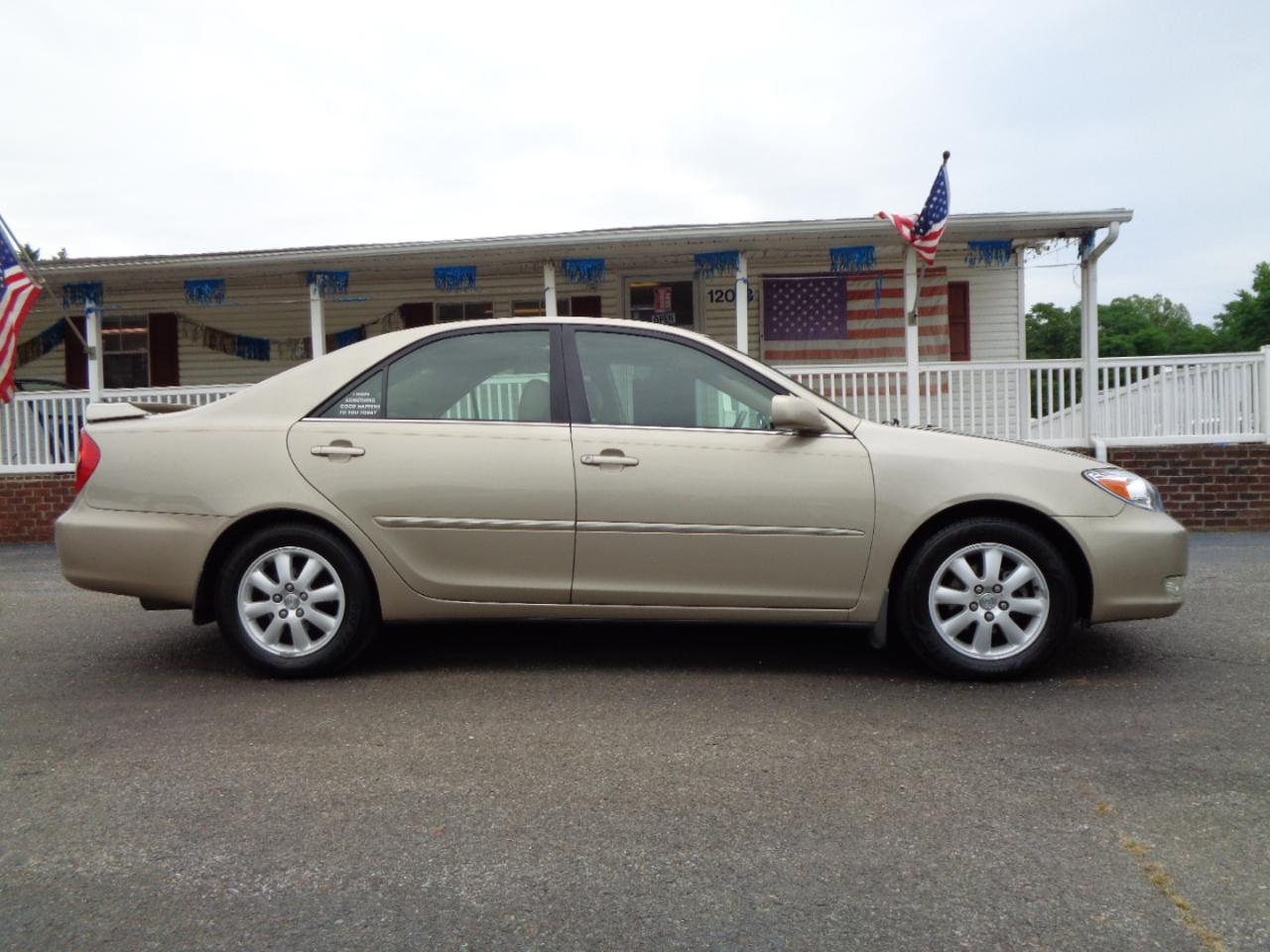 Toyota Camry 4dr Sdn XLE Auto (Natl) 2003