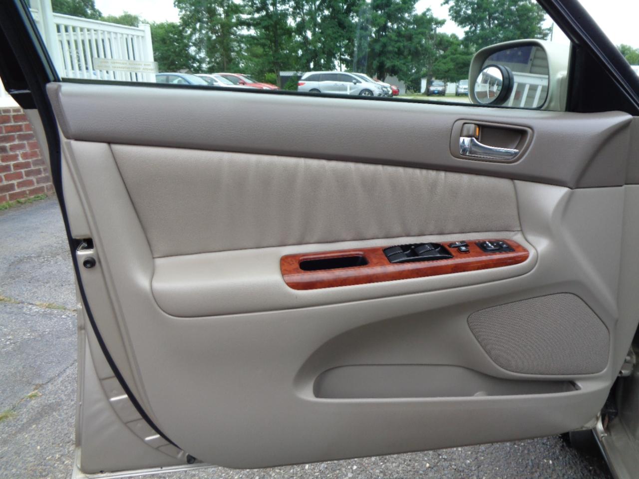 Toyota Camry 4dr Sdn XLE Auto (Natl) 2003