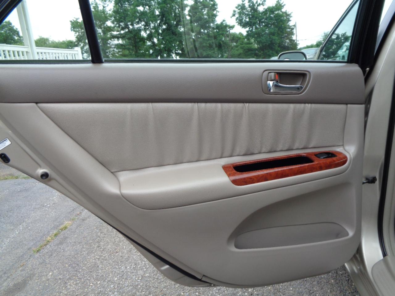 Toyota Camry 4dr Sdn XLE Auto (Natl) 2003