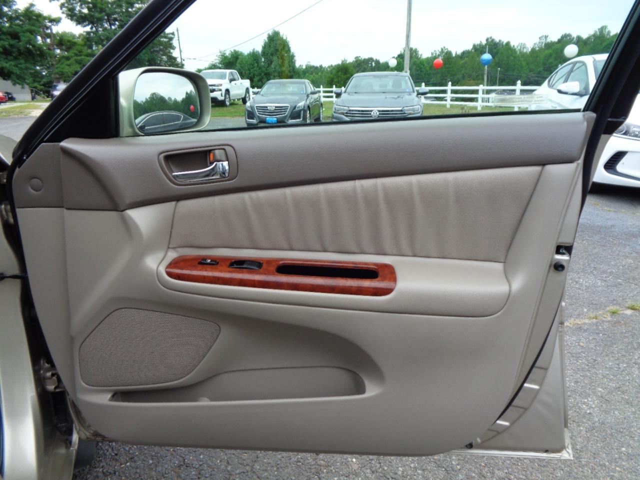 Toyota Camry 4dr Sdn XLE Auto (Natl) 2003