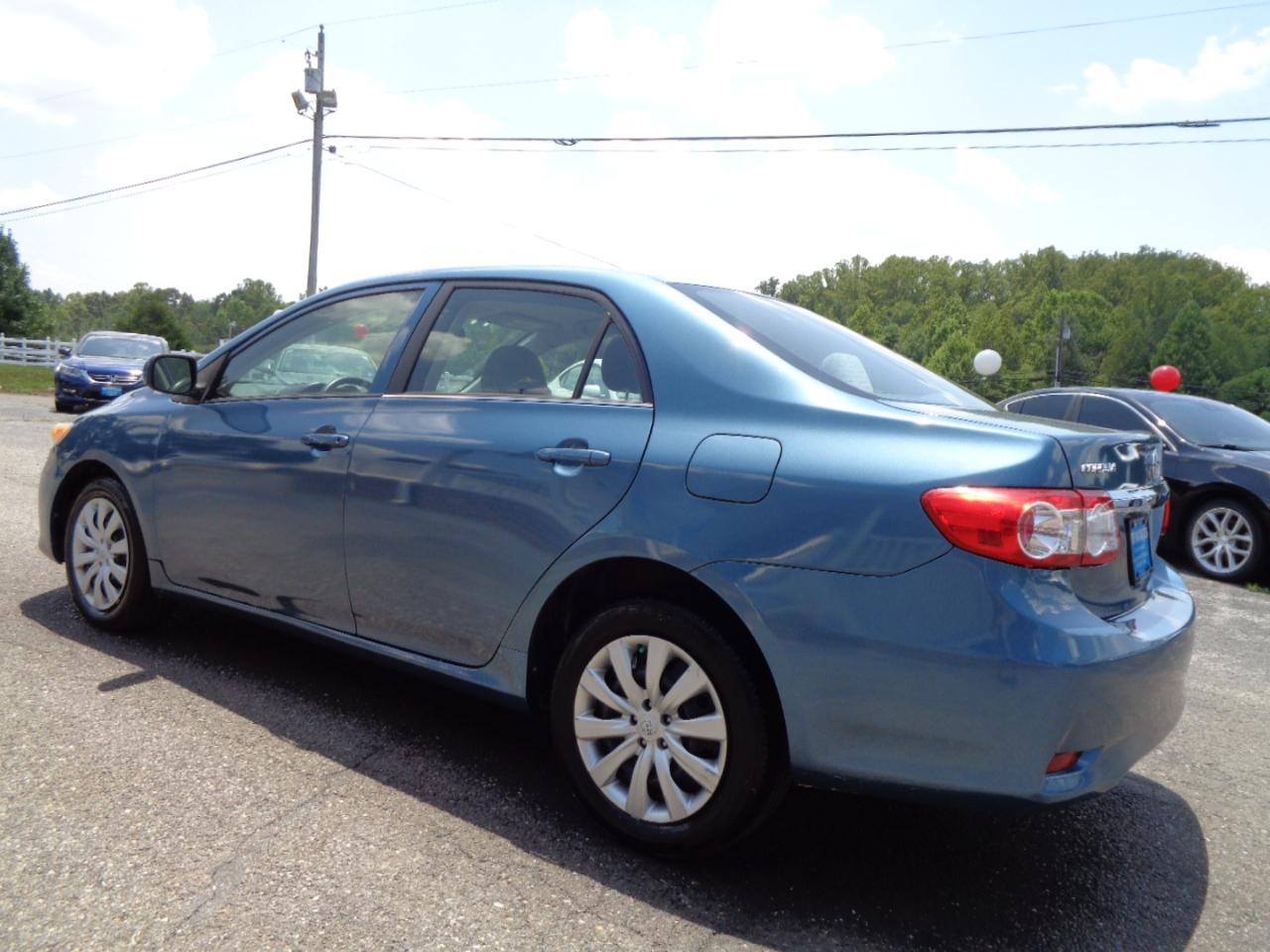 Toyota Corolla 4dr Sdn Auto LE Special Edition (Natl) 2013