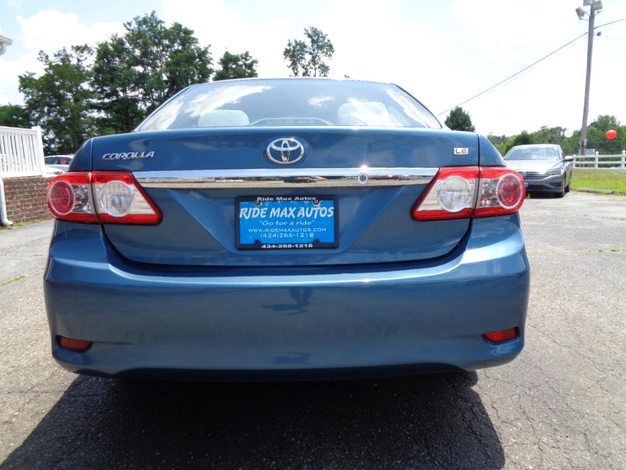Toyota Corolla 4dr Sdn Auto LE Special Edition (Natl) 2013