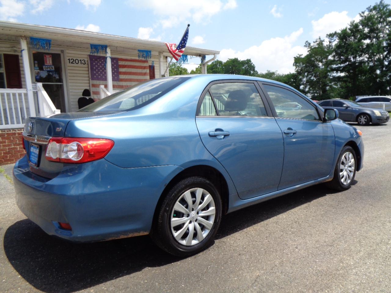 Toyota Corolla 4dr Sdn Auto LE Special Edition (Natl) 2013
