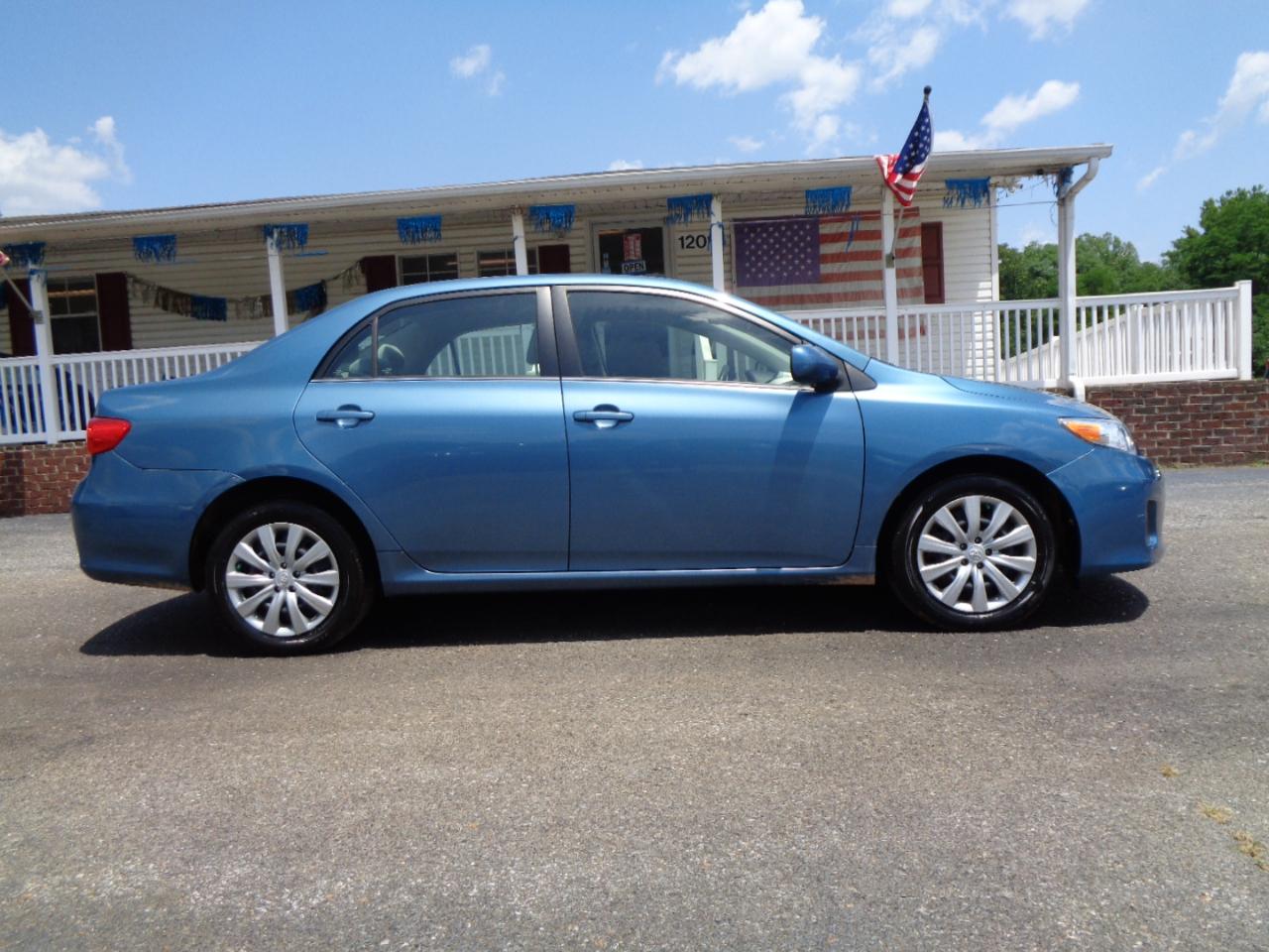 Toyota Corolla 4dr Sdn Auto LE Special Edition (Natl) 2013