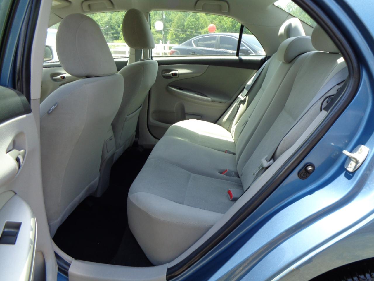 Toyota Corolla 4dr Sdn Auto LE Special Edition (Natl) 2013