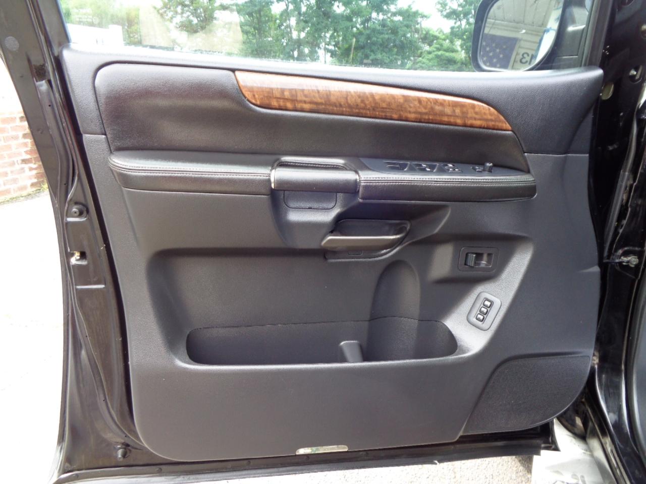 Nissan Armada 4WD 4dr Platinum 2013