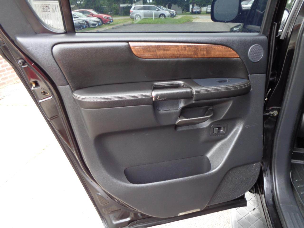 Nissan Armada 4WD 4dr Platinum 2013