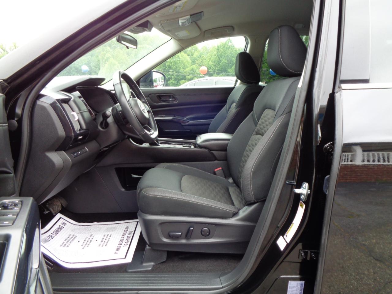 Nissan Pathfinder SV 4WD 2024