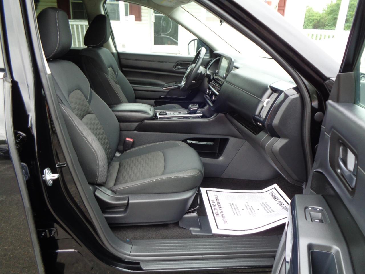Nissan Pathfinder SV 4WD 2024