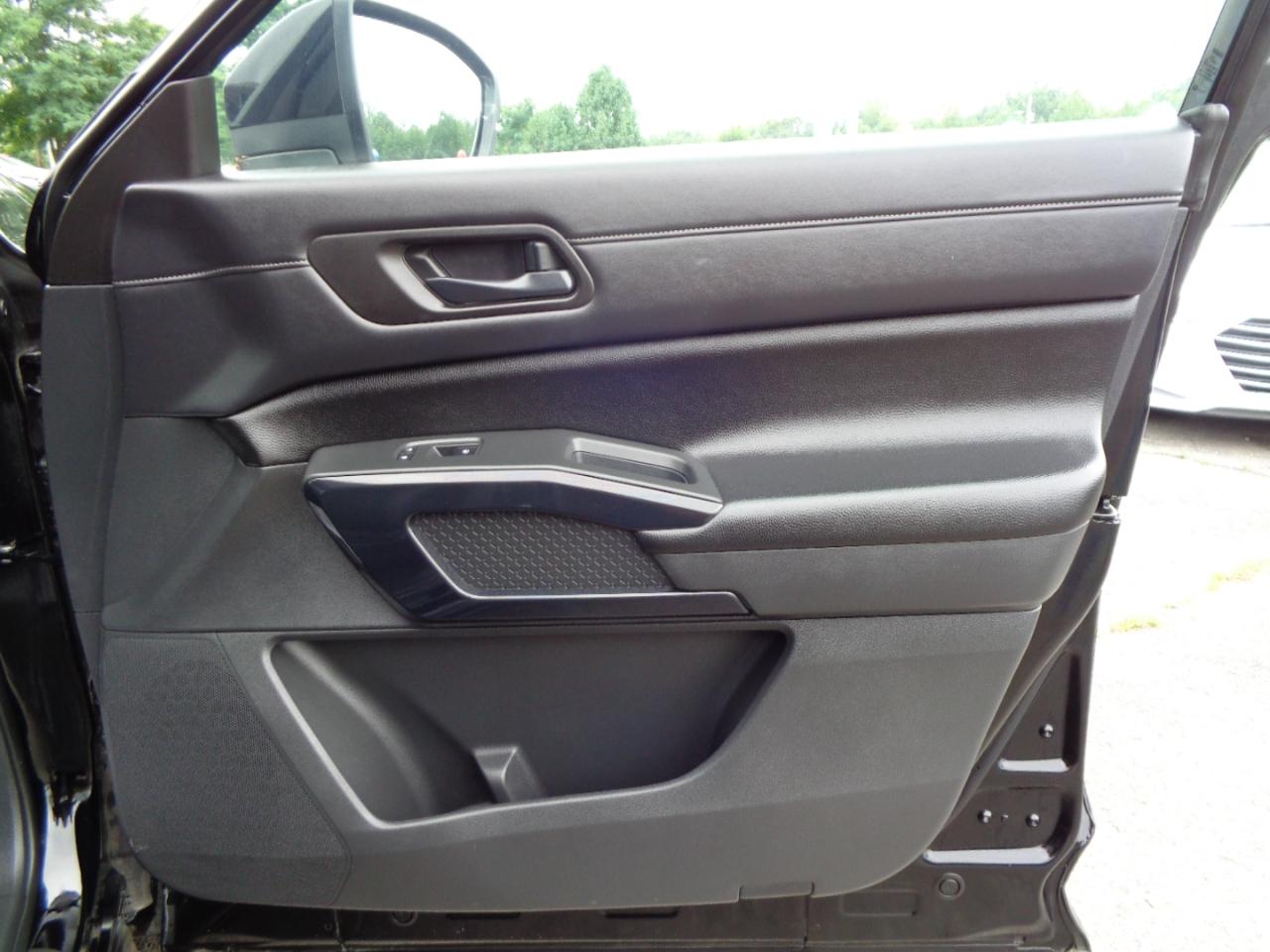 Nissan Pathfinder SV 4WD 2024