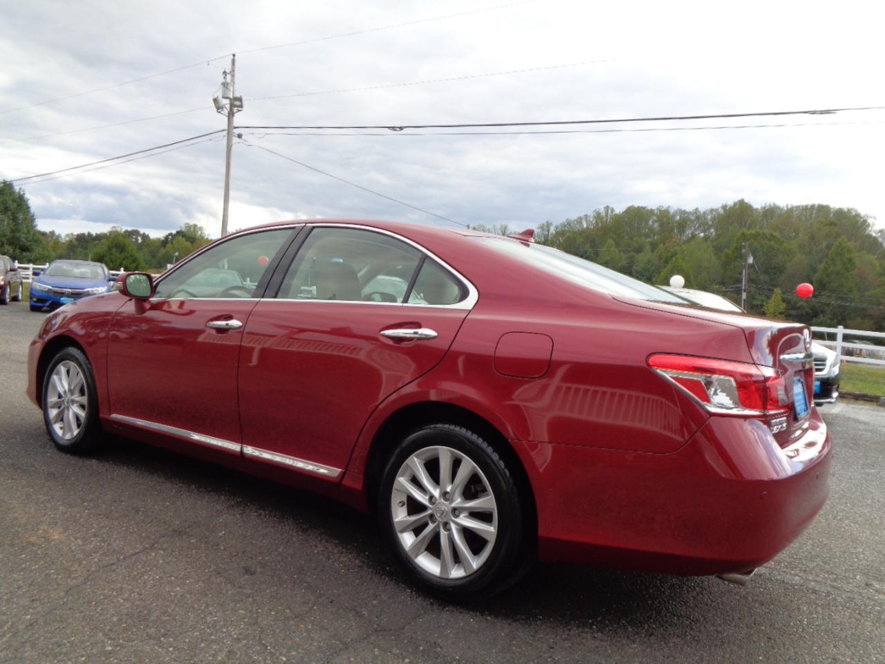 Lexus ES 350 4D Luxury Sedan 2010