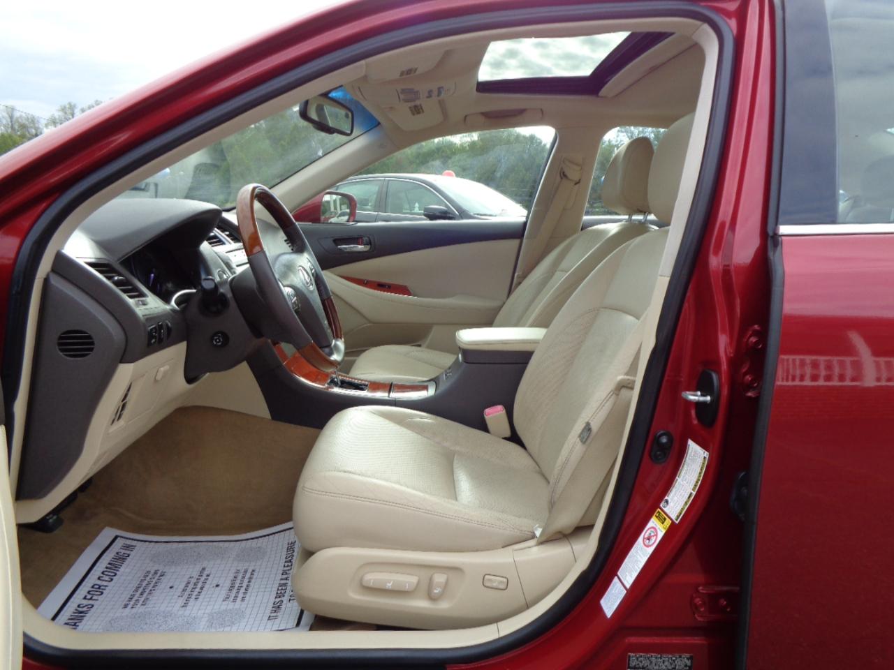 Lexus ES 350 4D Luxury Sedan 2010