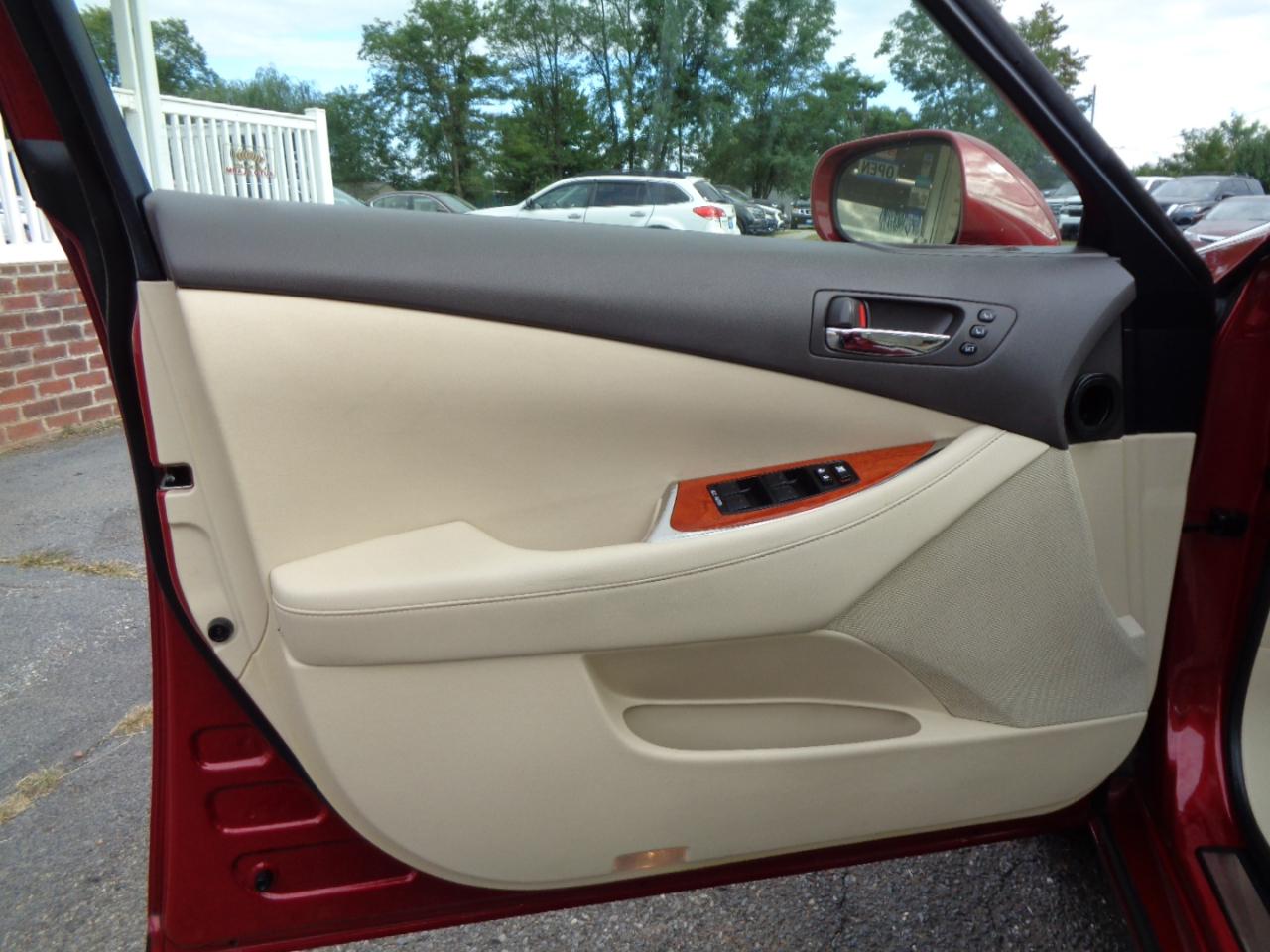 Lexus ES 350 4D Luxury Sedan 2010