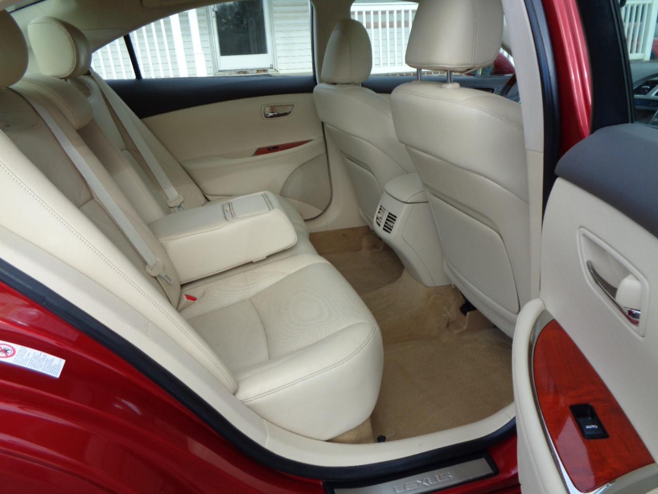 Lexus ES 350 4D Luxury Sedan 2010