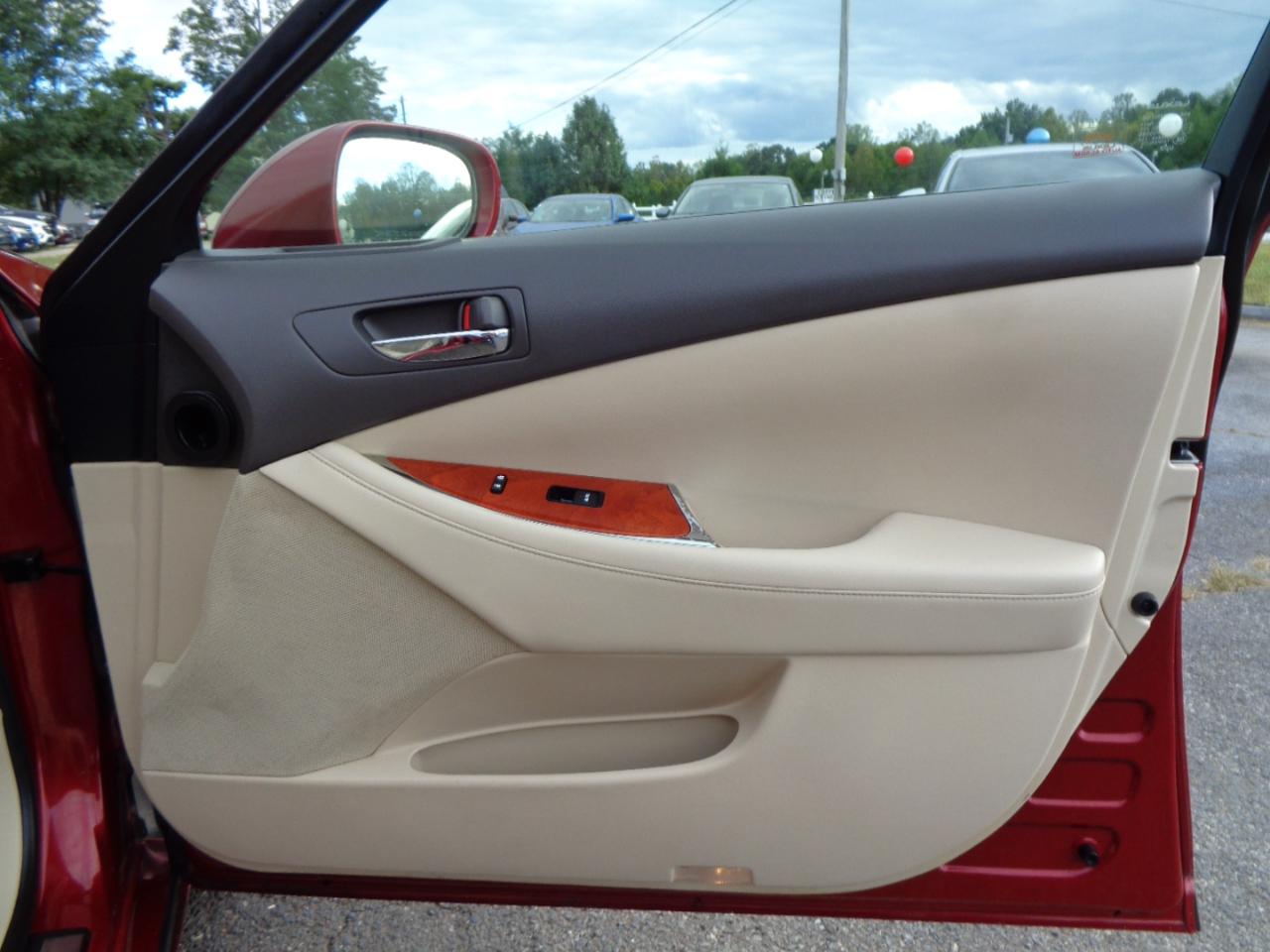 Lexus ES 350 4D Luxury Sedan 2010