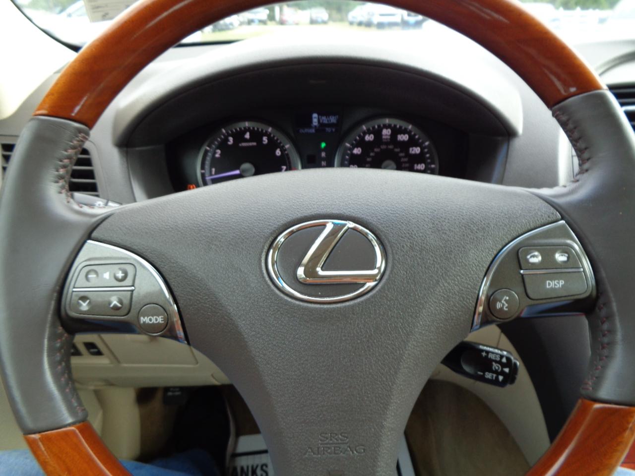 Lexus ES 350 4D Luxury Sedan 2010