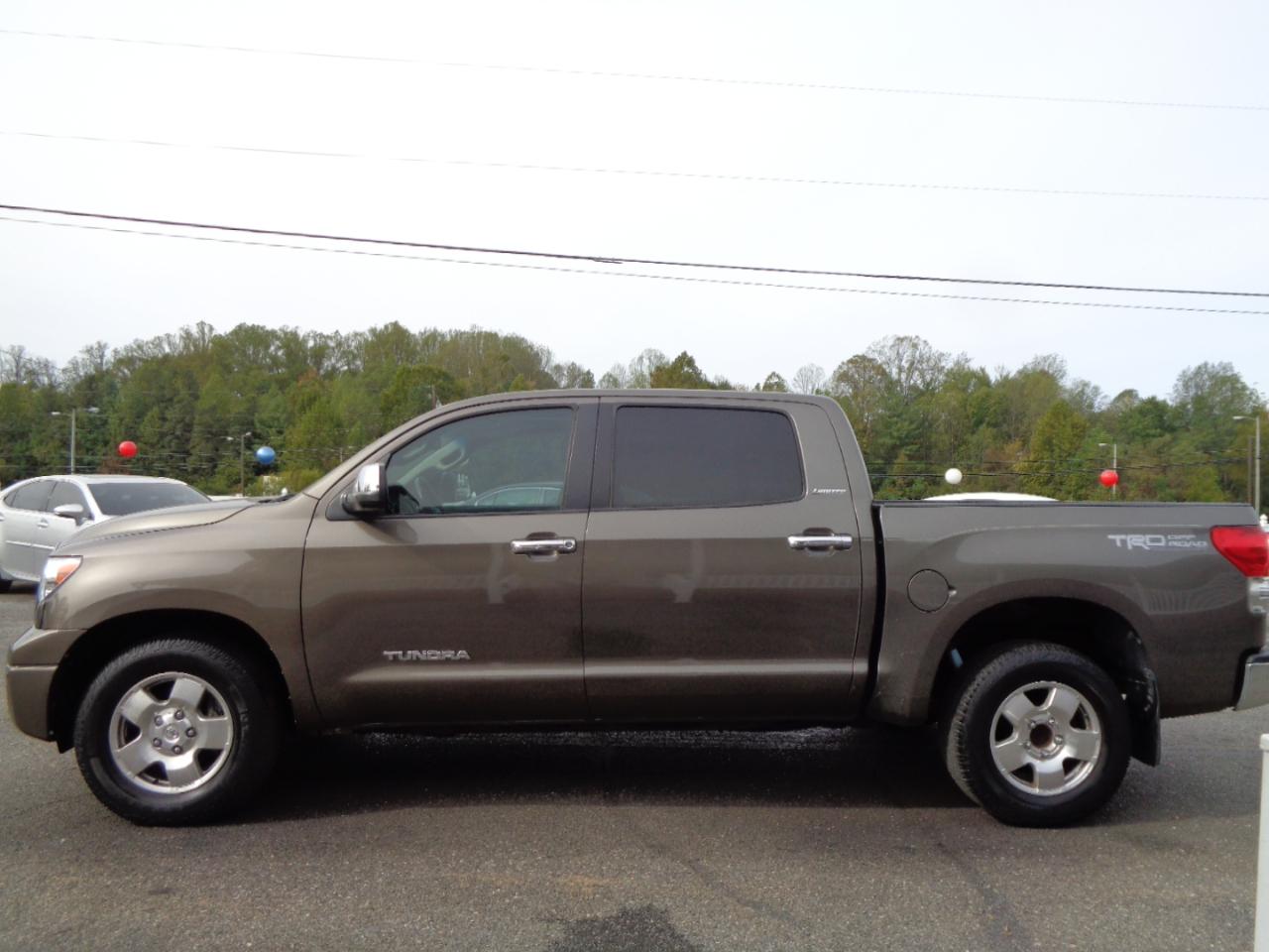 Toyota Tundra 4WD Truck  2008