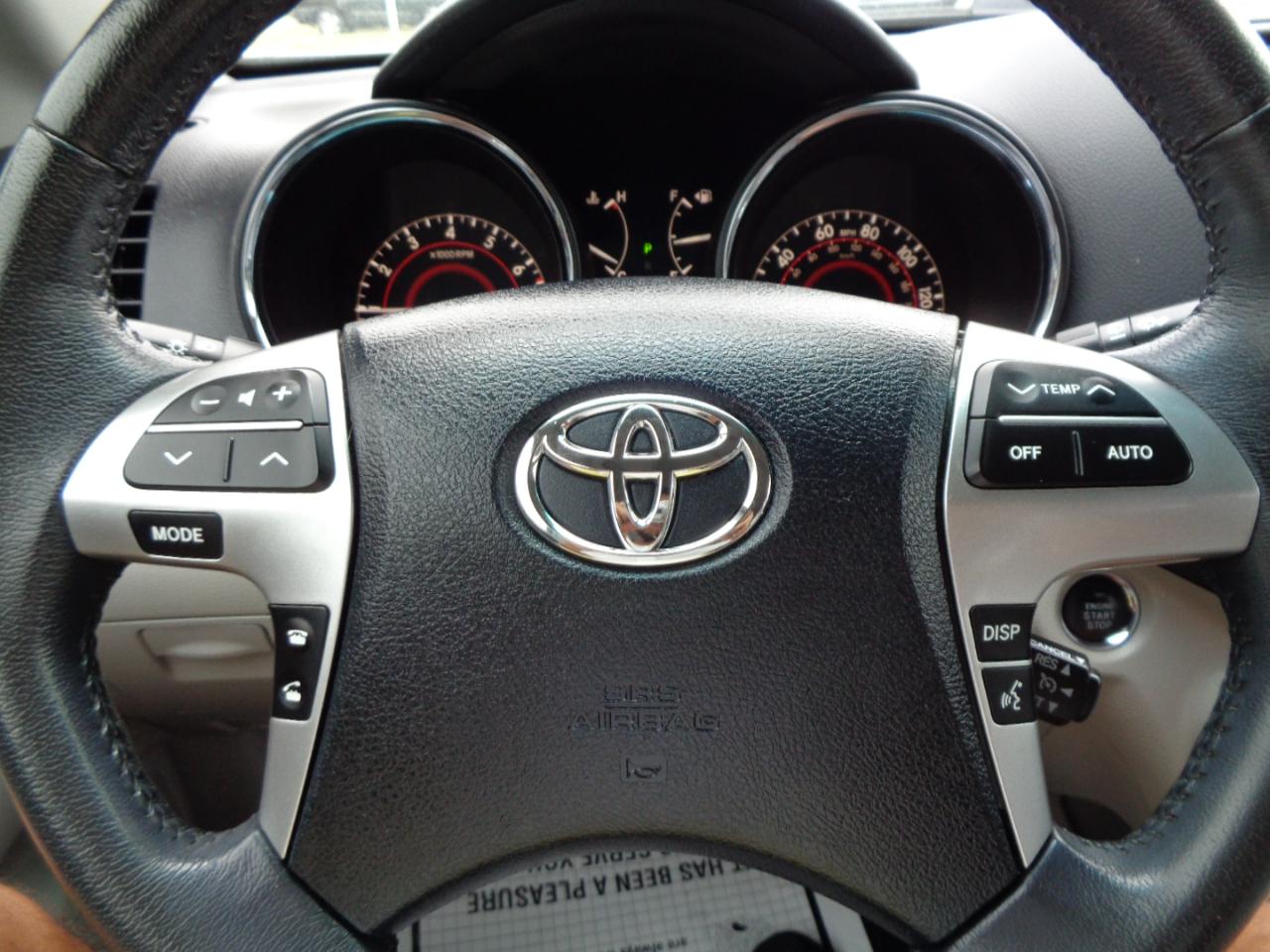 Toyota Highlander  2011