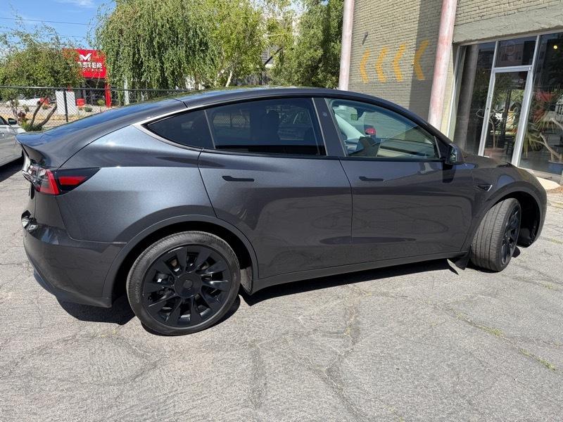 Tesla Model Y Long Range 2024