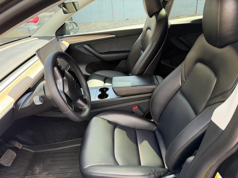 Tesla Model Y Long Range 2024