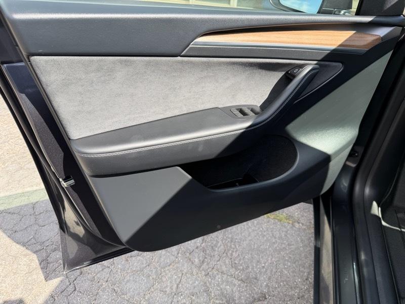 Tesla Model Y Long Range 2024
