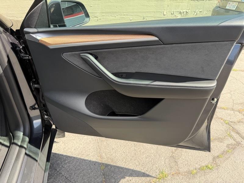 Tesla Model Y Long Range 2024