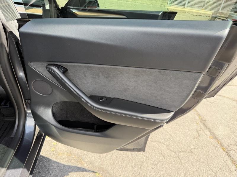 Tesla Model Y Long Range 2024