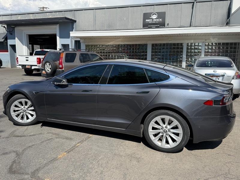 Tesla Model S  2020