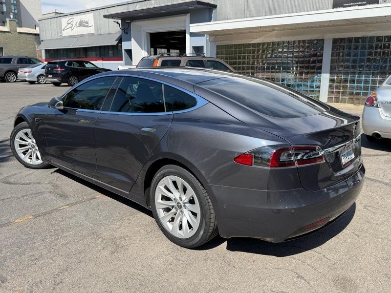 Tesla Model S  2020