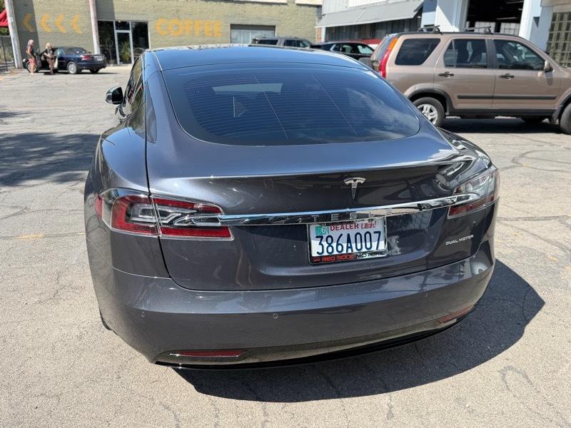 Tesla Model S  2020