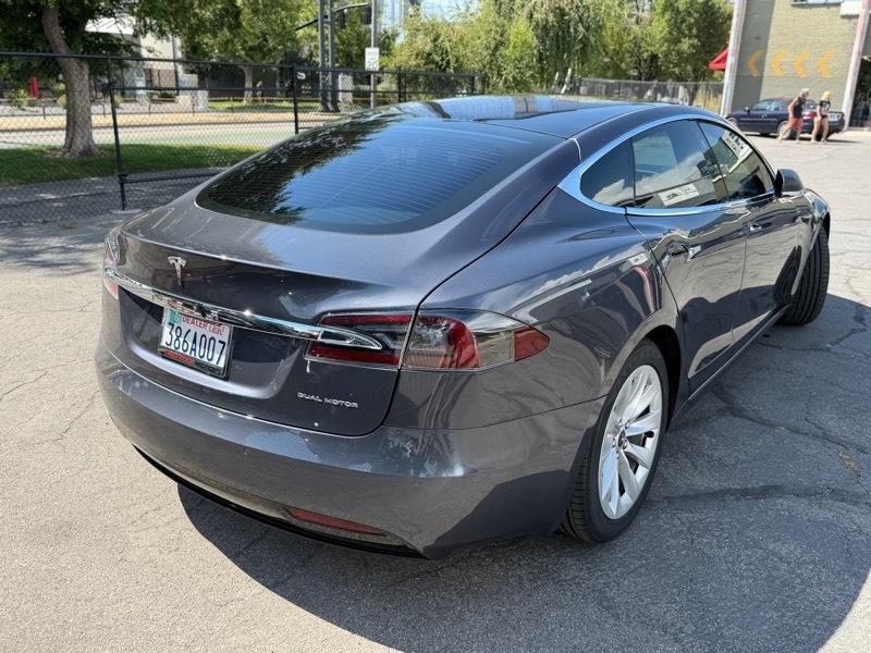 Tesla Model S  2020