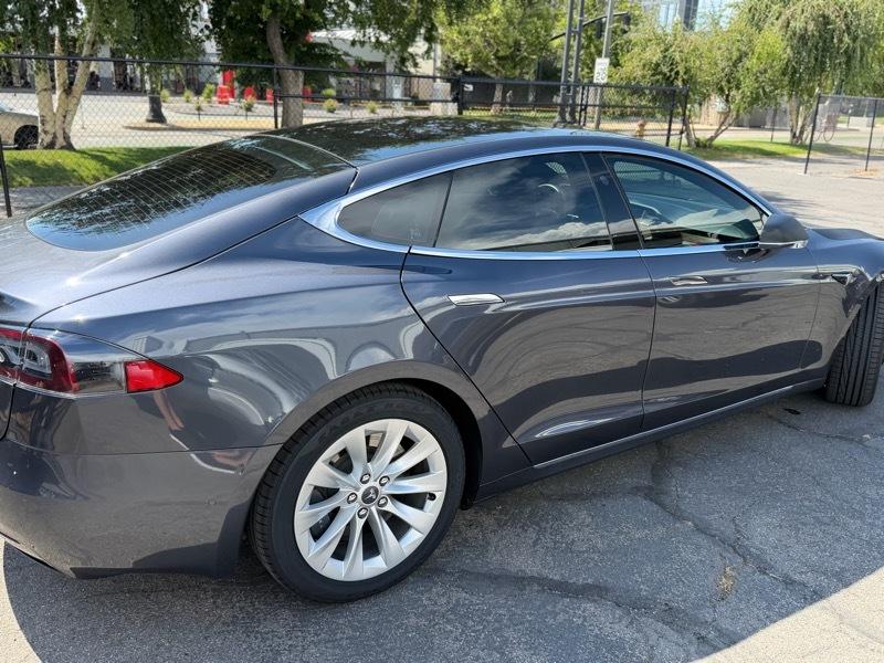 Tesla Model S  2020