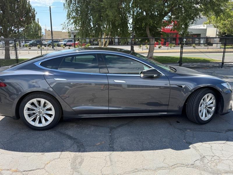 Tesla Model S  2020
