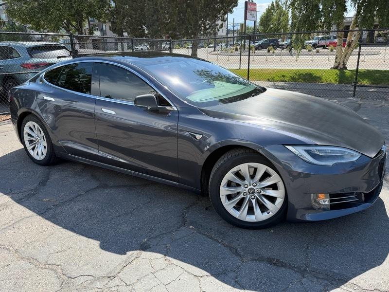 Tesla Model S  2020