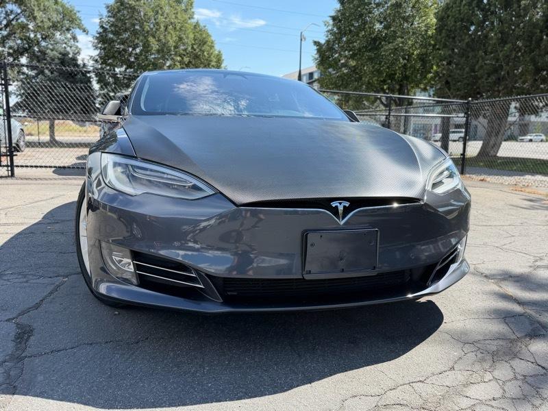 Tesla Model S  2020