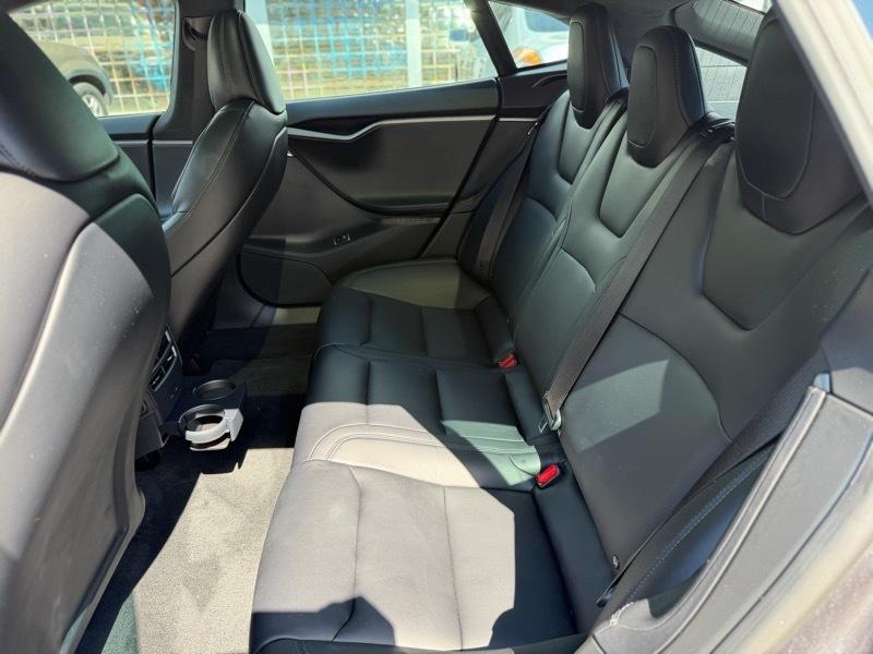 Tesla Model S  2020