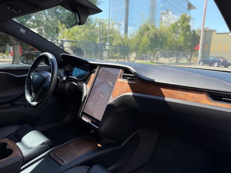 Tesla Model S  2020