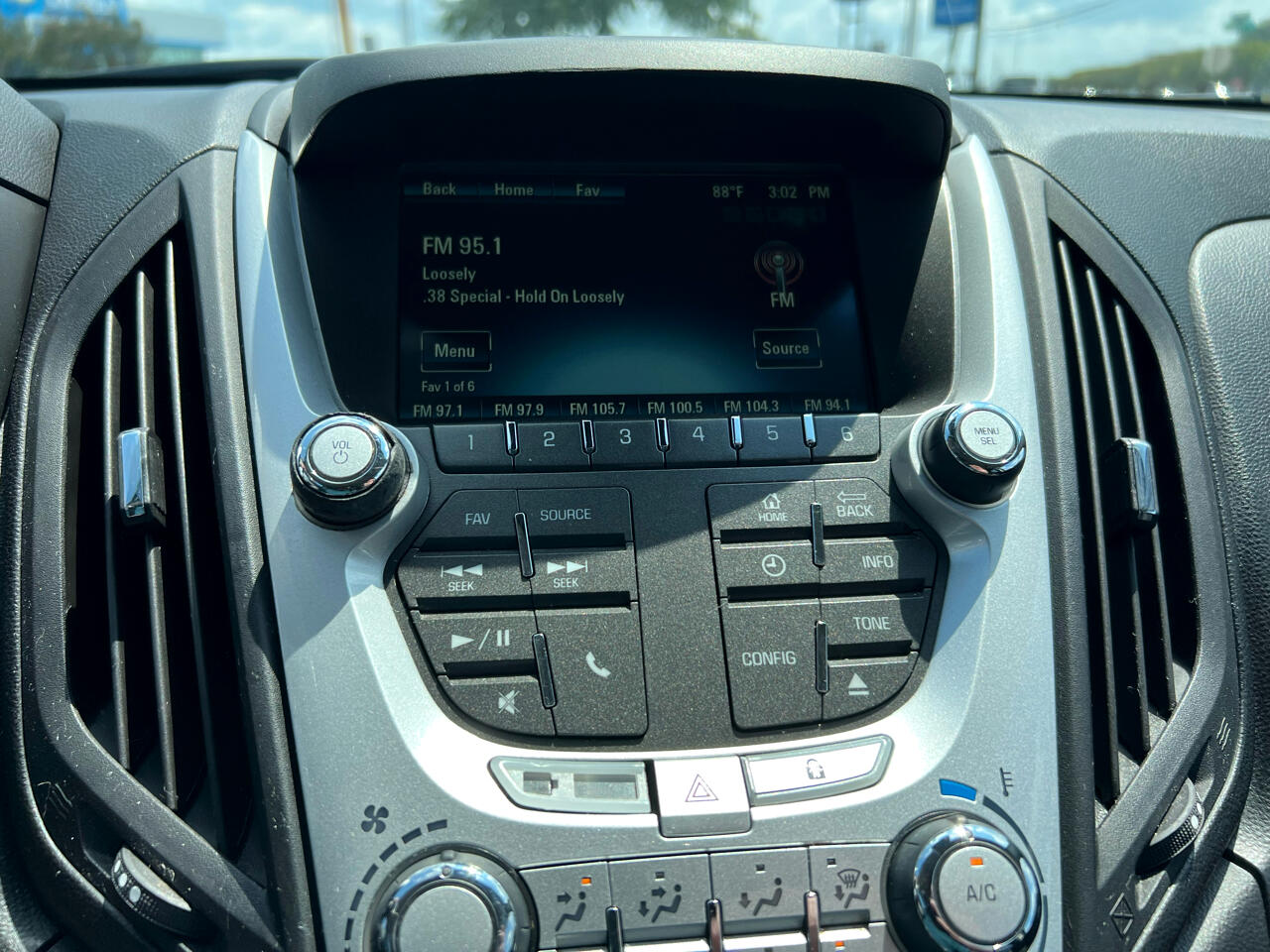 2015 Chevrolet Equinox LT photo 37