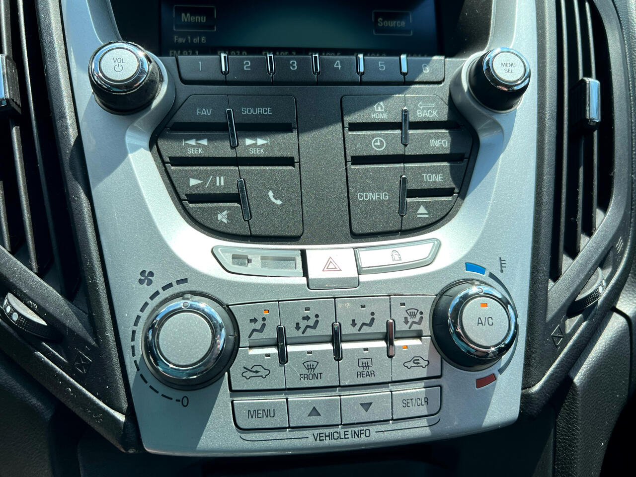 2015 Chevrolet Equinox LT photo 38
