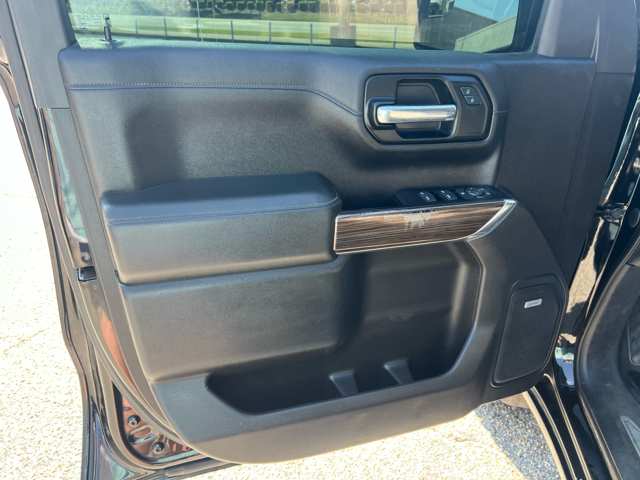 2019 Chevrolet Silverado 1500 RST photo 2