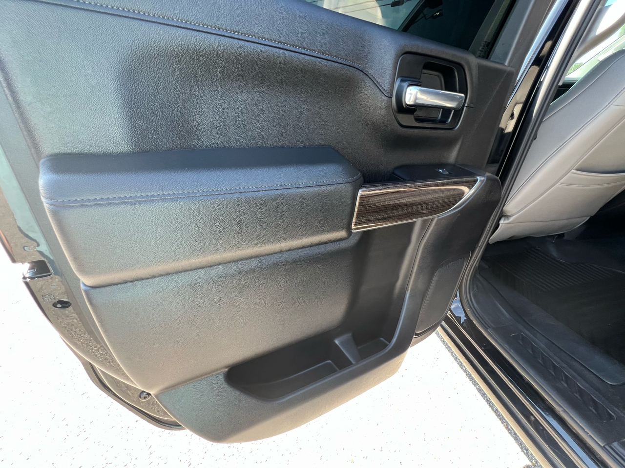 2019 Chevrolet Silverado 1500 RST photo 4