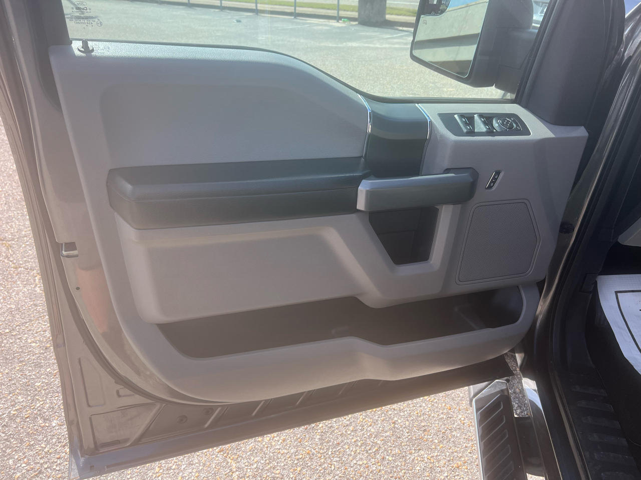 2016 Ford F-150 photo 16