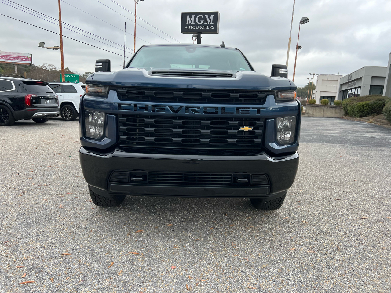 2023 Chevrolet Silverado 2500HD Custom photo 2