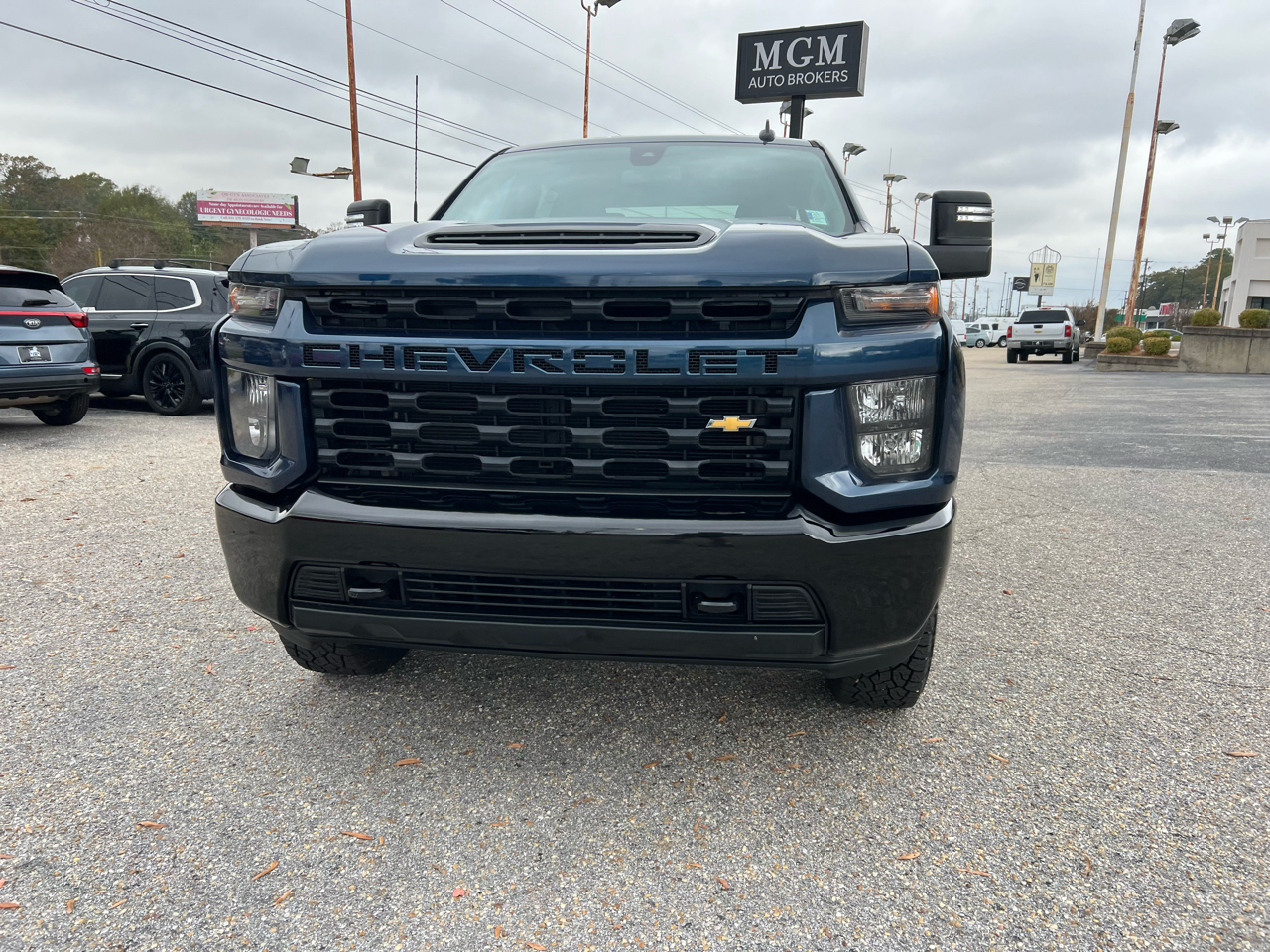 2023 Chevrolet Silverado 2500HD Custom photo 3