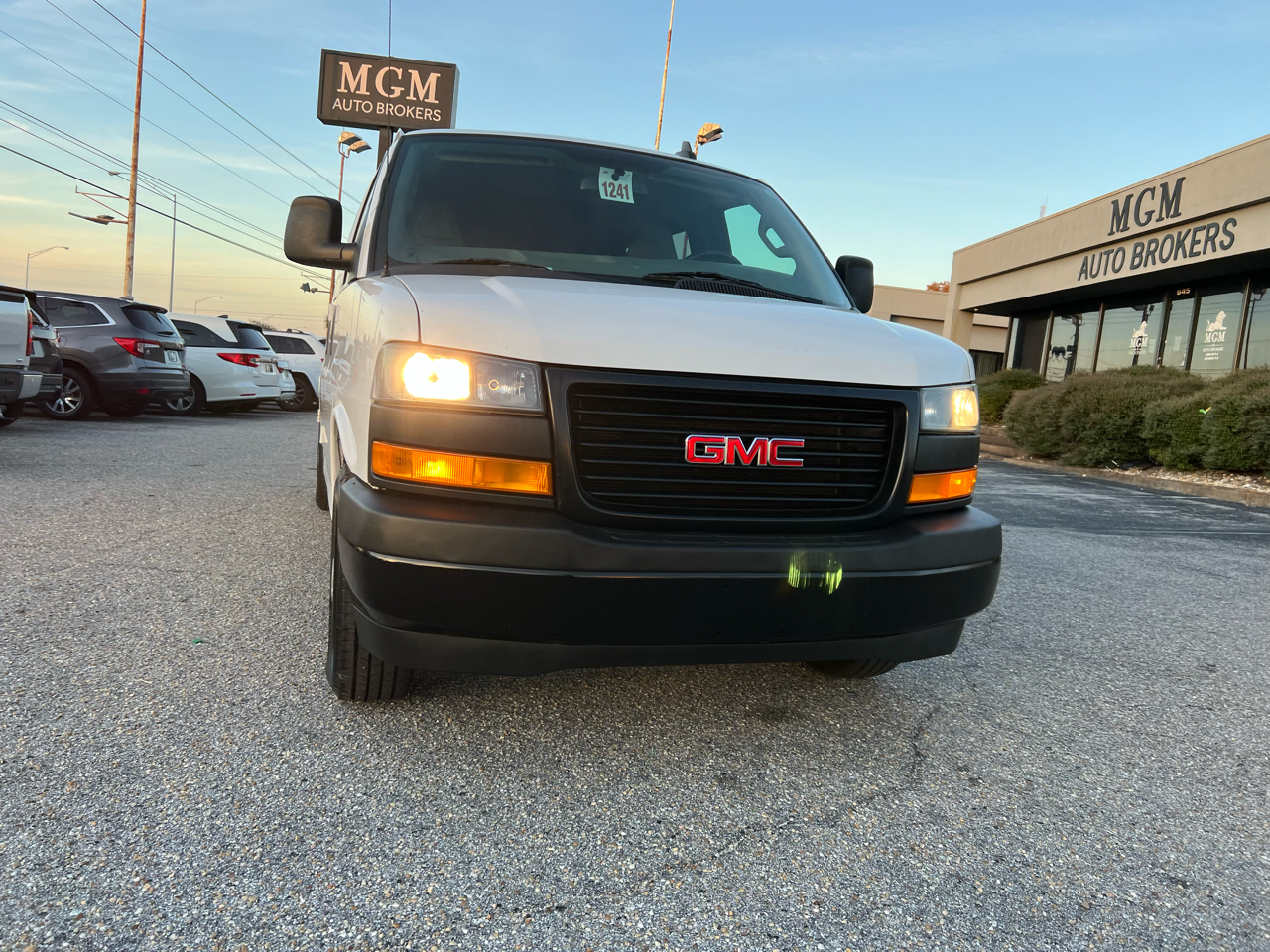 GMC Savana Passenger  2023