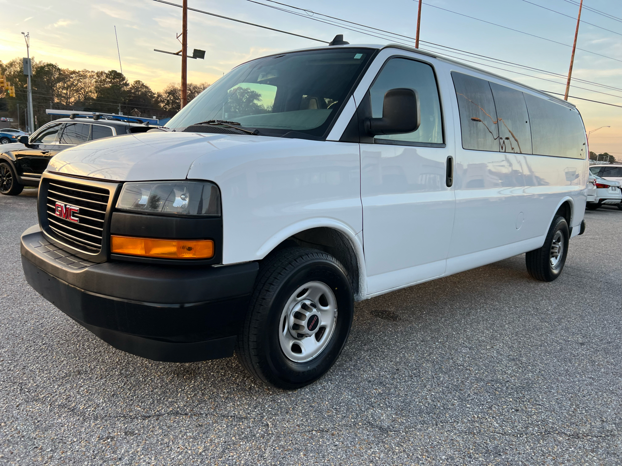 GMC Savana Passenger  2023