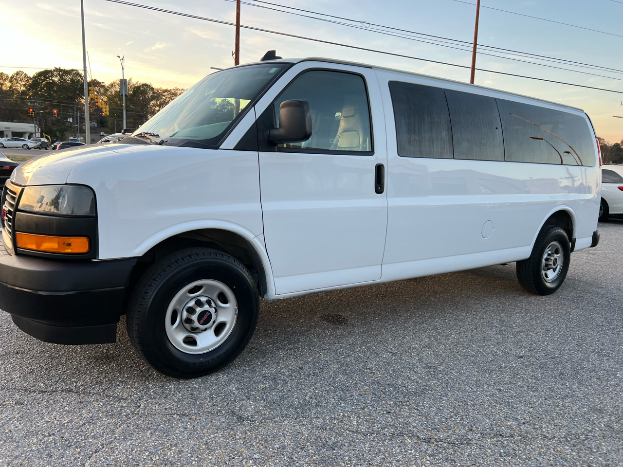 GMC Savana Passenger  2023