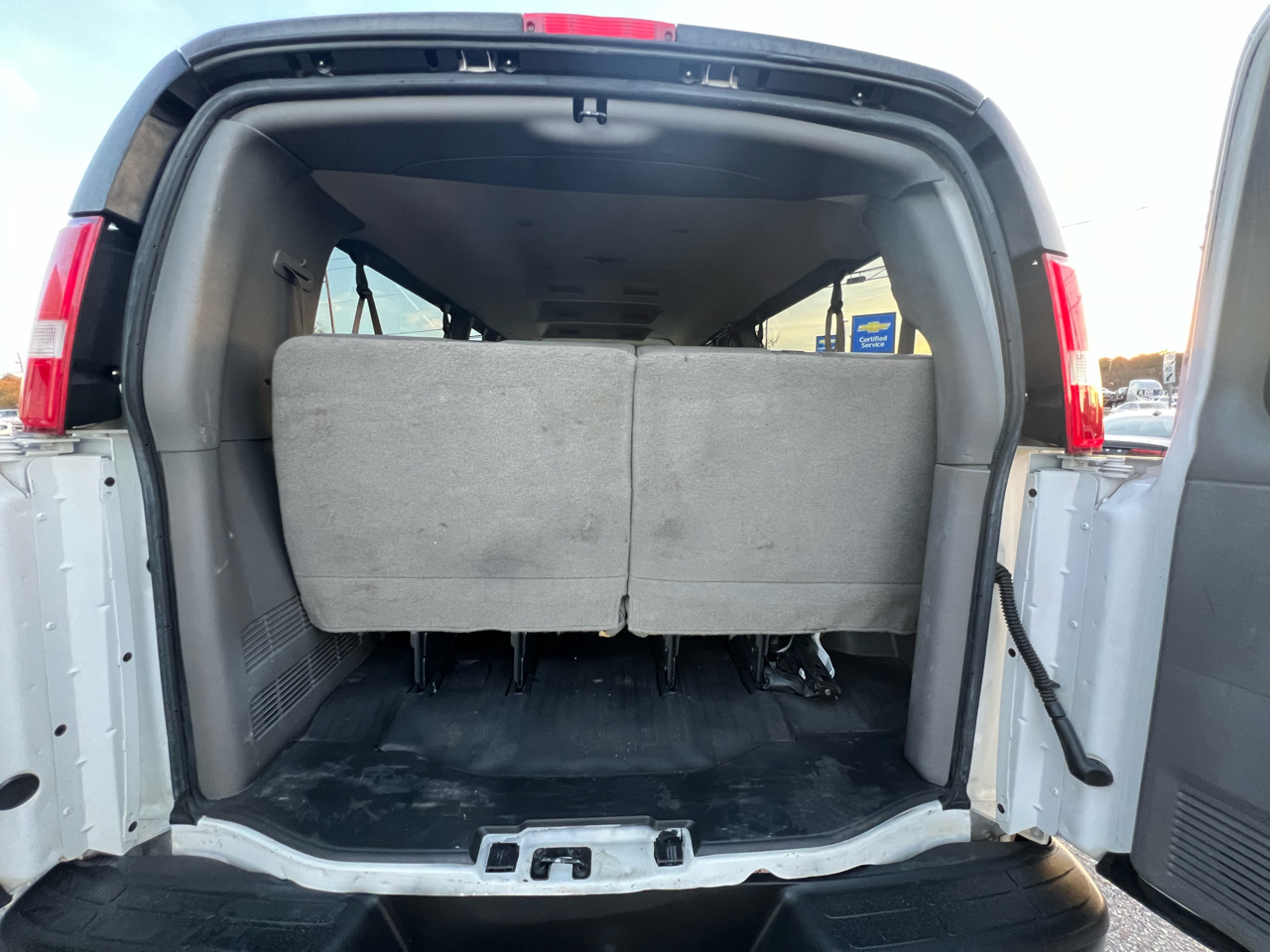 GMC Savana Passenger  2023